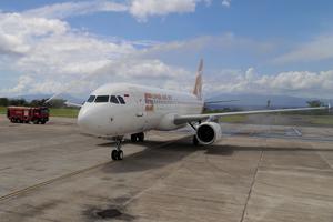 Penerbangan perdana Super Air Jet di Ternate