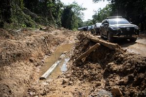 Jalan rusak di Cengal Ogan Komering Ilir