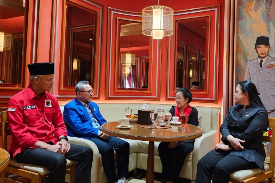 Ketua Umum PAN Zulkifli Hasan bertemu dengan Ketua Umum PDIP Megawati Soekarnoputri yang didampingi Ganjar Pranowo dan Puan Maharani, Jumat (2/6/2023). 