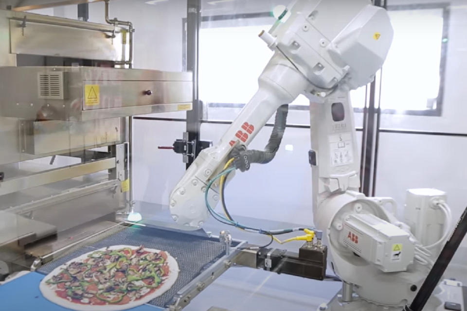 Startup robot piza, softbank
