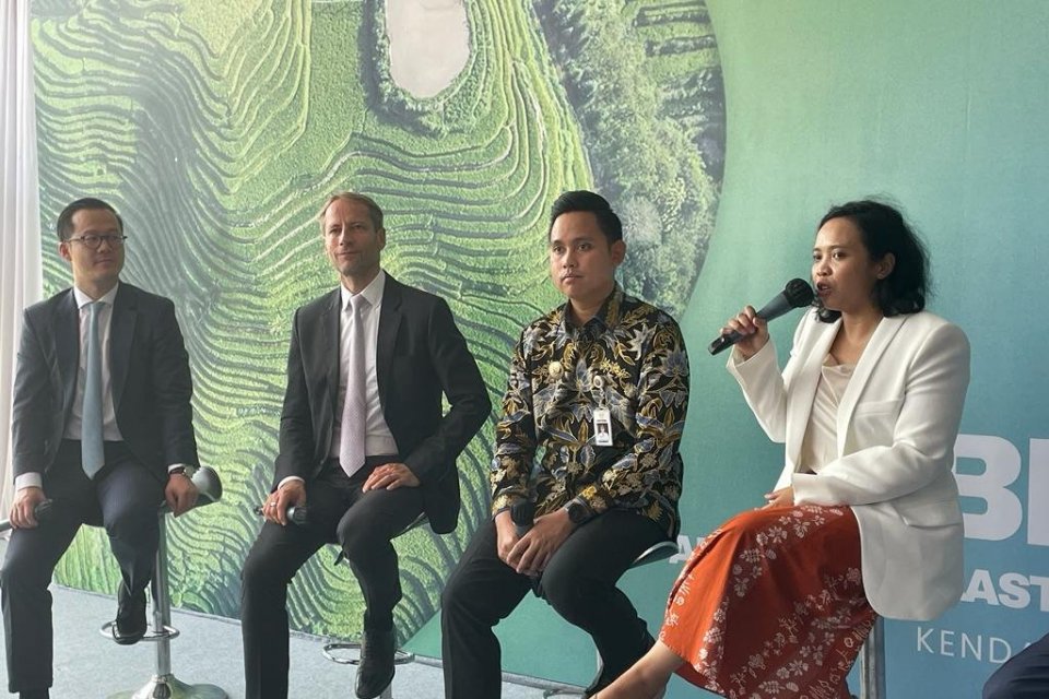 Diskusi dalam acara groundbreaking PT ALBA Tridi Plastics Recycling Indonesia, di Kendal, Jawa Tengah, Selasa (6/6/2023).\