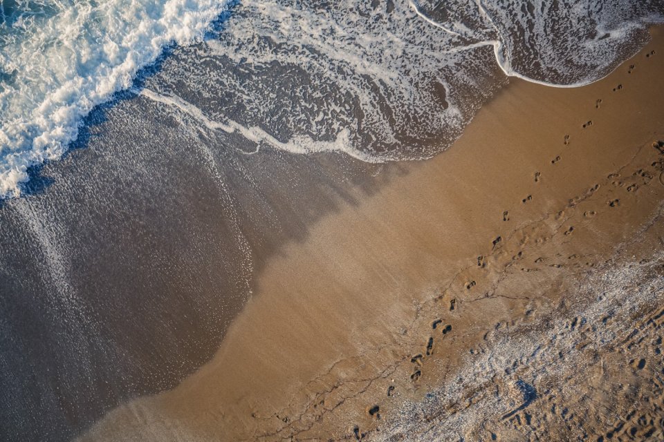 Foto ilustrasi pasir laut