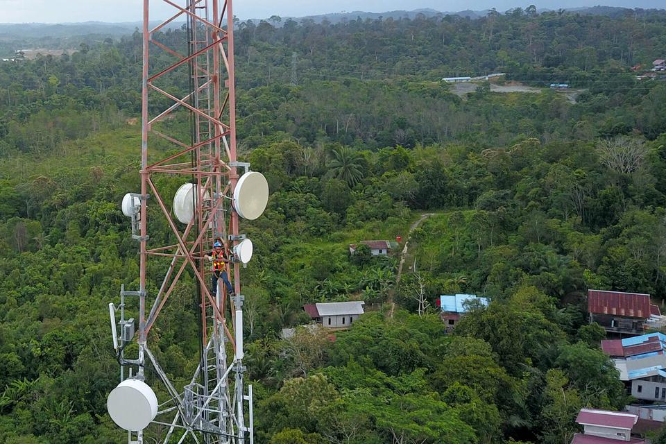 menara internet bts, kominfo,