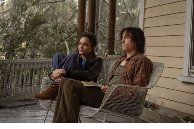 Serial The Crowded Room