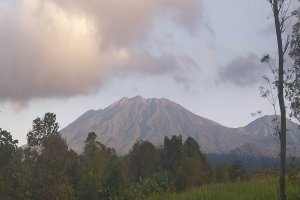 Ilustrasi, Gunung Raung.