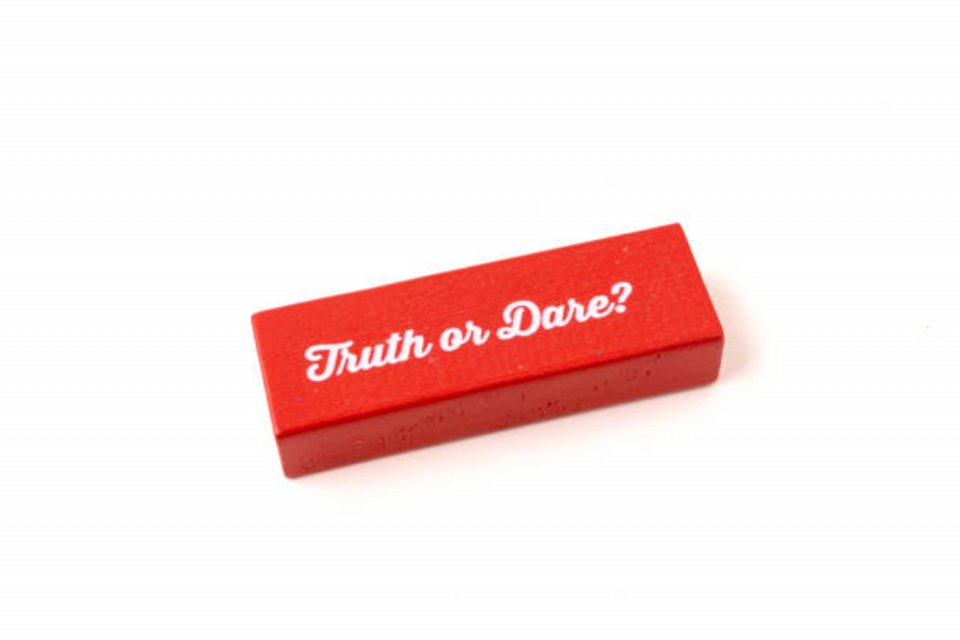 Pertanyaan untuk Truth or Dare yang Seru Bersama Teman atau Pasangan