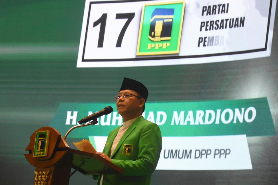 Plt Ketua Umum PPP Muhamad Mardiono memberikan pengarahan kepada kader pada pembukaan Rapat Pimpinan Nasional (Rapimnas) VI Partai Persatuan Pembangunan (PPP) di Jakarta, Jumat (16/6/2023). PPP menggelar rapimnas ke VI yang berlangsung 16-17 Juni 2023 unt