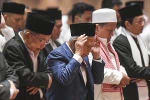 Wakil Presiden Ma'ruf Amin mengikuti shalat Idul Adha di Masjid Istiqlal.