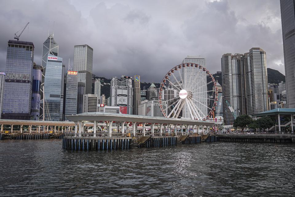Ilustrasi badai hujan di Hong Kong.