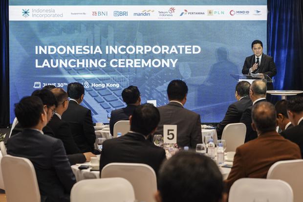 Menteri BUMN Erick Thohir menyampaikan kata sambutan saat peresmian Indonesia Incorporated di Far East Finance Center, Hong Kong, Jumat (30/6/2023). Indonesia Incorporated berisikan gabungan dari berbagai BUMN yang berbisnis di Hong Kong dan berfungsi seb