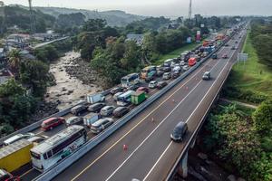 Puncak kepadatan lalu lintas saat liburan Idul Adha di Puncak Bogor