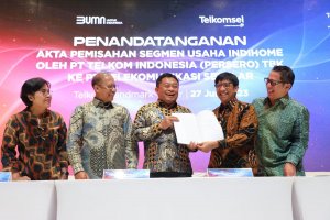 Penandatanganan pemisahan unit bisnis Indihome dari Telkom Indonesia ke Telkomsel. 