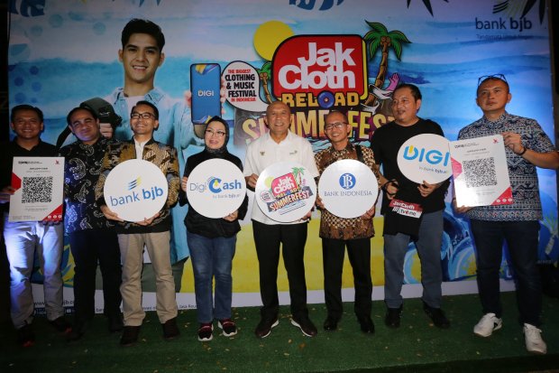 Bank bjb memberikan berbagai promo menarik untuk pengunjung dan tenant Jakcloth Summerfest Reload x Outfest 2023.