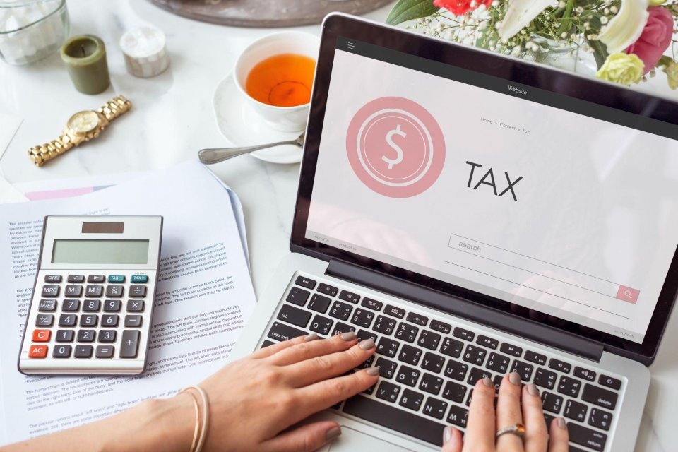 Cukai dan pajak seringkali diangkap sama, padahal dua terminologi tersebut punya makna dan fungsi berbeda.