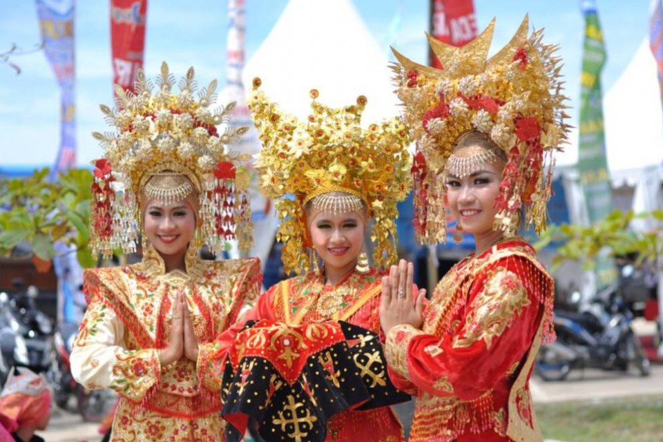 5 Pakaian Adat Sumatera Barat, dari Limpapeh hingga Bundo Kanduang