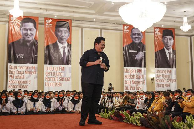 Menteri BUMN Erick Thohir menyampaikan kata sambutan saat pembekalan dan pelepasan Pekerja Migran Indonesia (PMI) di Jakarta, Senin (10/7/2023). Pada acara tersebut dilakukan pelepasan 120 PMI Korea Selatan dan 600 perelim dalam program kerjasama Governme