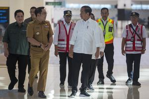 Presiden Joko Widodo meninjau Bandara Kertajati