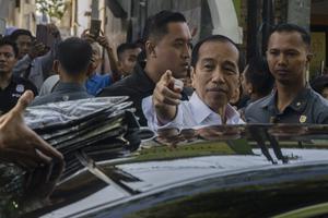 Presiden Jokowi kunjungi Pasar Cihapit Bandung
