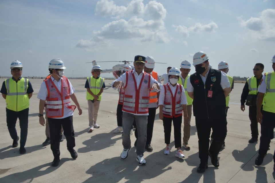 Menteri Perhubungan Budi Karya Sumadi mengunjungi Bandara Dhoho Kediri, Jawa Timur, Jumat (14/7).