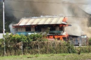 Rumah warga yang dibakar orang tak dikenal di Kabupaten Dogiyai, Papua Tengah, Jumat (14/7/2023). (ANTARA/HO-Humas Polda Papua)