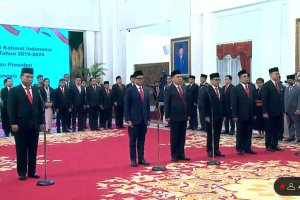 Presiden Joko Widodo melantik Menkominfo dan lima orang wakil menteri hari ini di Istana Negara, Jakarta, Senin (17/7). Foto: Youtube/Sekretariat Pres