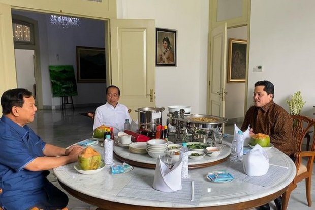 Pertemuan Presiden Joko Widodo, Menhan Prabowo Subianto, dan Menteri BUMN Erick Thohir di Istana Bogor, Minggu (16/7). Foto: Instagram Prabowo Subianto.