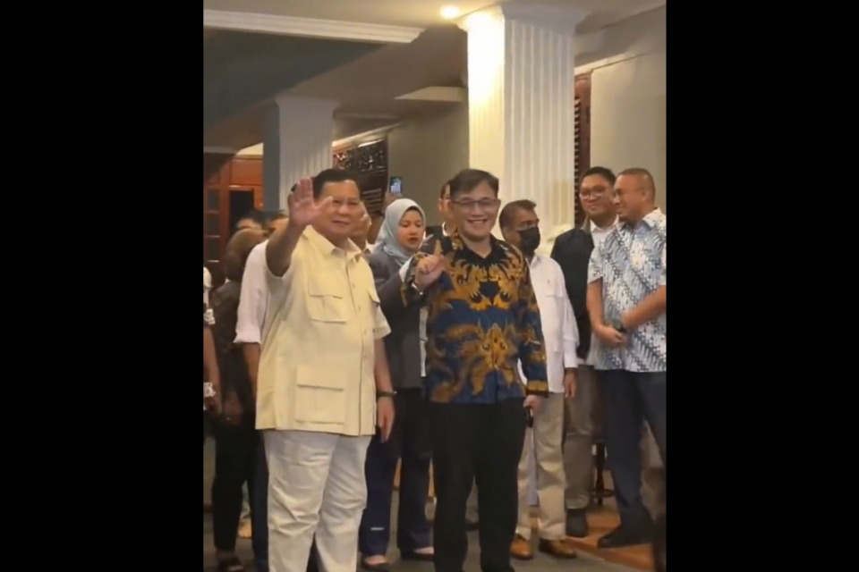  Prabowo Subianto dan Budiman Sudjatmiko bertemu di Jalan Kertanegara No. 4, Kebayoran Baru, Jakarta Selatan, Selasa (18/7).