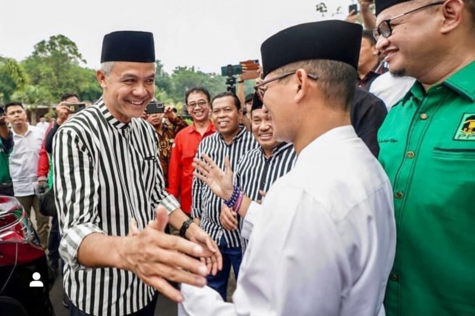 Calon Presiden dari Partai Demokrasi Indonesia Perjuangan, Ganjar Pranowo, bertemu dengan Sandiaga Uno di Kabupaten Bogor, Sabtu (22/7).