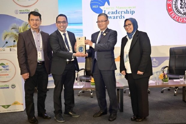 PT Semen Tonasa terpilih sebagai satu dari dua perusahaan di dunia yang memenangkan Award of Excellence in Energy Management dari Clean Energy Ministerial (CEM).