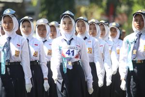 Lomba gerak jalan kemerdekaan di Kediri