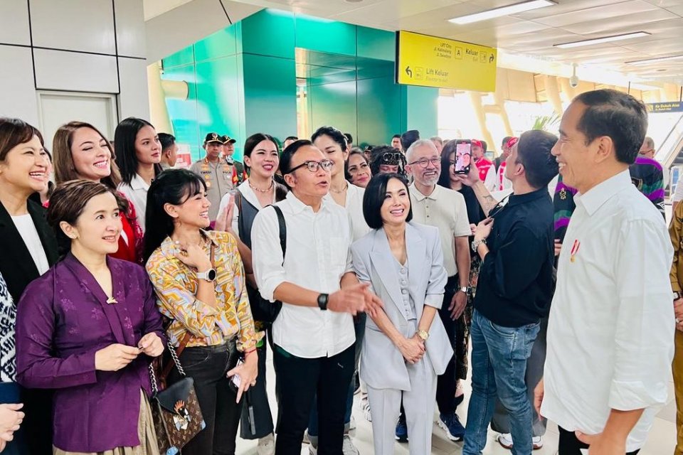 jokowi, lrt, ari lasso, desta