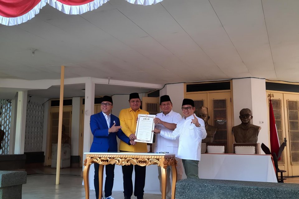 Empat pimpinan partai politik, Golkar, PAN, PKB dan Gerindra menandatangani kerja sama politik mendukung Prabowo Subianto sebagai bakal calon Presiden Pemilu 2024, di Museum Naskah Proklamasi, Jakarta, Minggu (13/8/2023). 