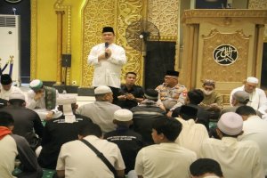 Ilustrasi, Wakil Gubernur Kalimantan Barat Ria Norsan menghadiri menghadiri kegiatan rutin Majelis Taklim Sholat Magrib Isya Keliling.
