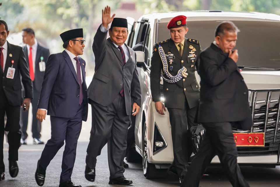 Wakil Ketua Dewan Perwakilan Rakyat (DPR) Muhaimin Iskandar dengan Menteri Pertanahan Prabowo Subianto tiba di gedung DPR/MPR, Rabu (16/8). Sidang Tahunan MPR RI Tahun 2023 yang diselenggarakan dalam satu rangkaian dengan Sidang Bersama DPR RI dan DPD RI 