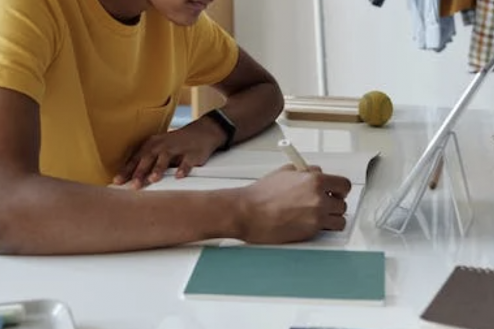 Contoh Kalimat Persuasif