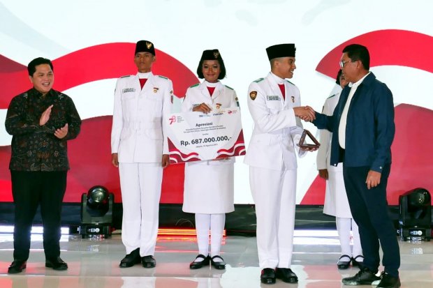 Bank Mandiri Group memberikan tabungan, emas, dan asuransi jiwa untuk anggota, pelatih, dan pembina Paskibraka Nasional.
