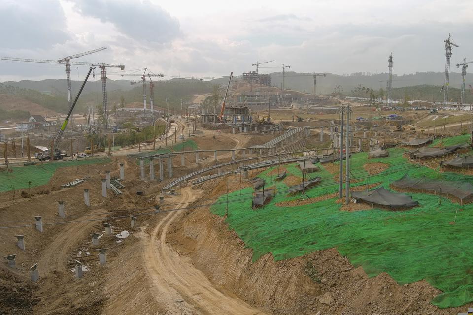 Foto udara proses pembangunan di Kawasan Inti Pusat Pemerintahan (KIPP) Ibu Kota Negara (IKN) Nusantara, Penajam Paser Utara, Kalimantan Timur, Selasa (22/8/2023). Menurut data dari Satuan Tugas Pelaksanaan Pembangunan Infrastruktur IKN, proses konstruksi