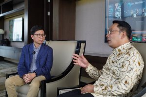Wawancara khusus CEO Katadata Metta Dharmasaputra dengan Gubernur Jawa Barat Ridwan Kamil, Selasa (22/8/2023). 