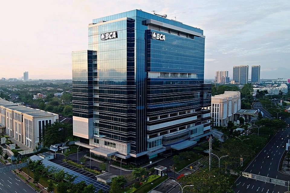 Wisma BCA Foresta memenangi penghargaan sebagai gedung hemat energi terbaik di ASEAN dalam ASEAN Energy Award 2023.