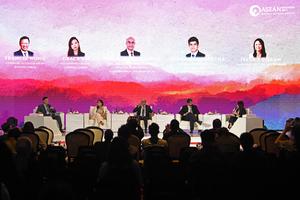 Diskusi panel ketiga hari kedua ASEAN Investment Forum