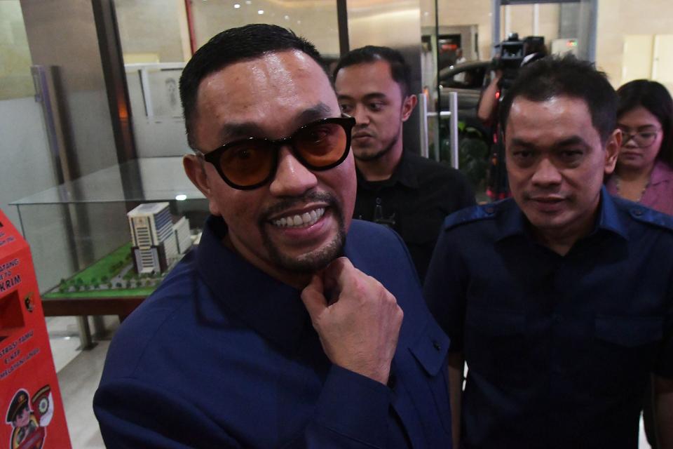 ahmad sahroni, ridwan kamil