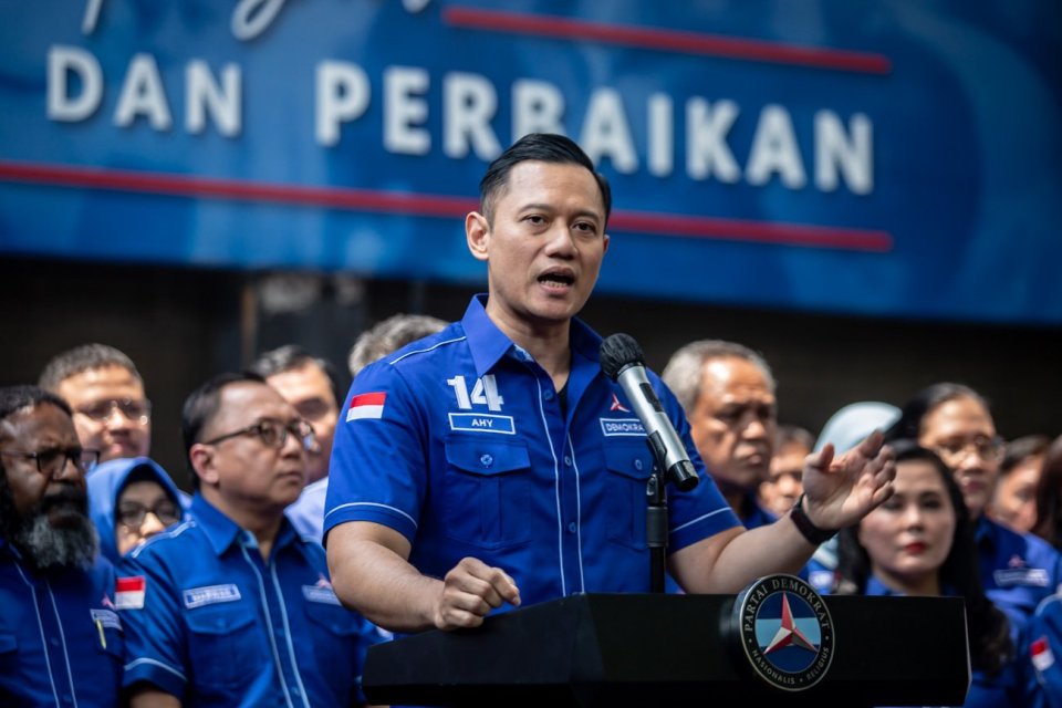 Ketua Umum Partai Demokrat Agus Harimurti Yudhoyono (AHY) memberikan keterangan pers di kantor DPP Partai Demokrat, Jakarta, Senin (4/9). AHY memberi ucapan selamat kepada pasangan Anies Baswedan dan Muhaimin Iskandar atau Cak Imin yang telah resmi mendek