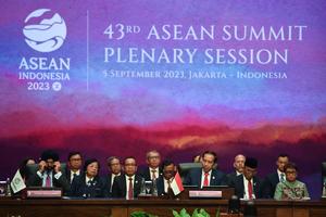 Plenary Session KTT ke-43 ASEAN