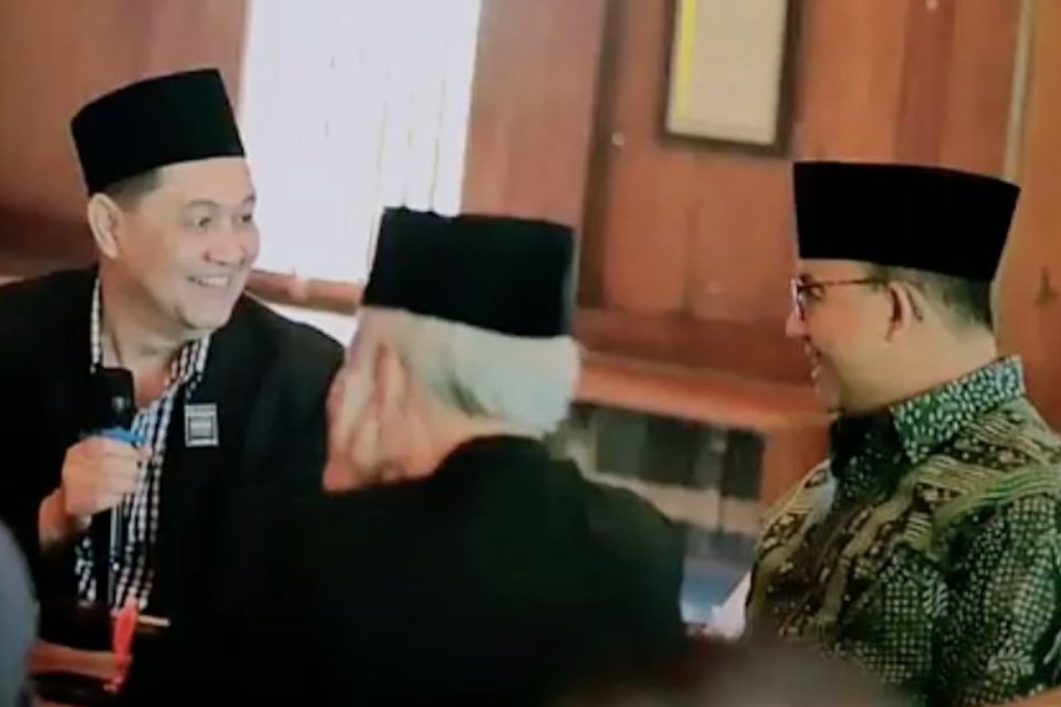 Ketua Umum Partai Masyumi Ahmad Yani (kiri) bersama bakal calon presiden Anies Baswedan (kanan).