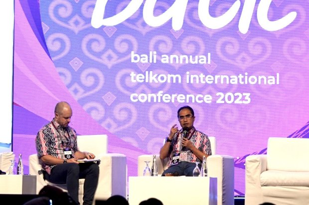  Honesti Basyir, Group Director Business Development Telkom (right), at Bali Annual International Conference (Batic) 2023 in Nusa Dua, Bali, Wednesday