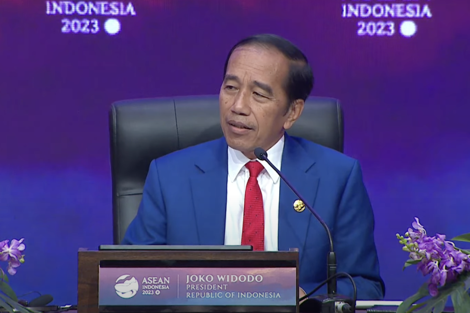 Presiden Joko Widodo mengimbau kepada para perbankan untuk meningkatkan penyaluran kredit. Dengan begitu, diharapkan dapat meningkatkan perputaran uang di sektor riil.