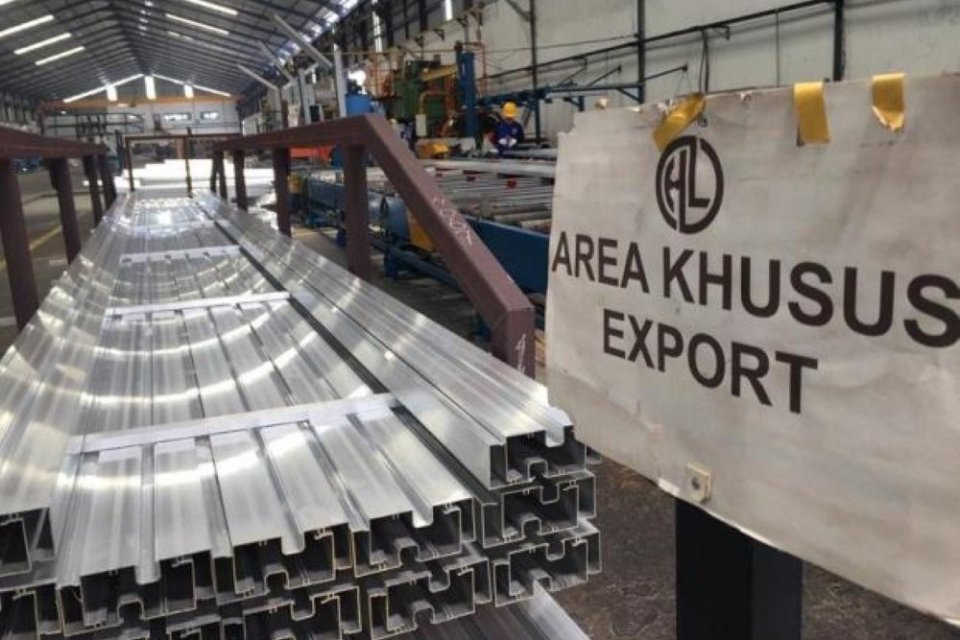 Pabrik aluminium milik PT HK Metals Utama Tbk (HKMU).