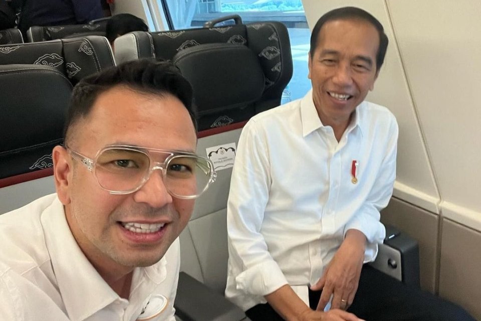 Raffi Ahmad menjajal kereta cepat bersama Presiden Joko Widodo dari Stasiun Halim Jakarta, hingga Stasiun Padalarang Kabupaten Bandung Barat, Rabu (13/9).