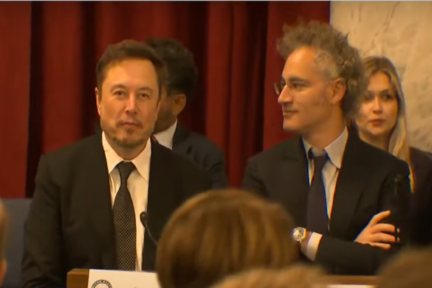 Elon Musk dan CEO Palantir saat hadir dalam pertemuan 10 raksasa teknologi di Capitol Hill Amerika