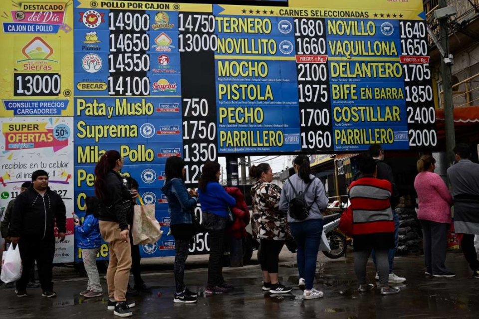 Argentina kini menjadi negara Amerika Latin dengan inflasi tahunan tertinggi pada 2023, yakni mencapai 211,4%.